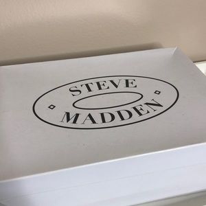 Steve Madden maroon booties